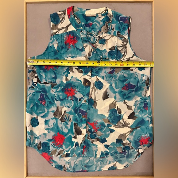 HALOGEN, Nordstrom label, sleeveless top, multicolored florals, full button . - Picture 8 of 11